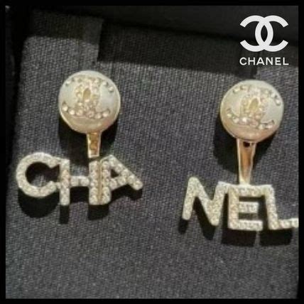 【煌めく大きめロゴが可愛い】CHANEL ピアス (CHANEL/ピア .